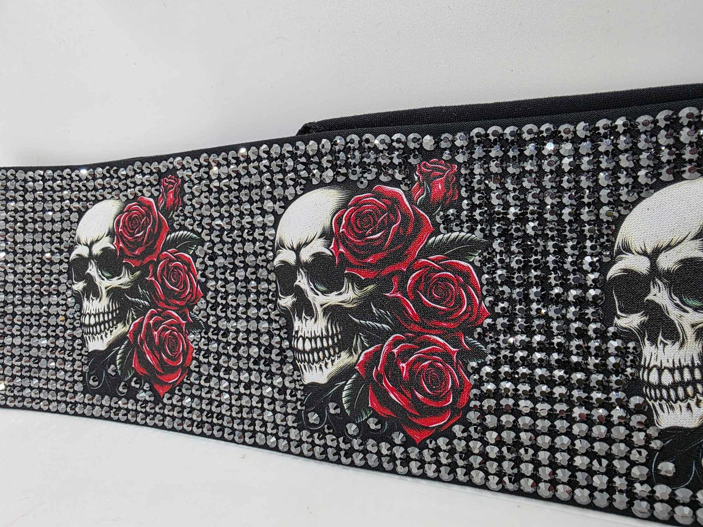 Super Duper LeeAnnette Skulls and Roses with Black Austrian Crystals (Sku4586)