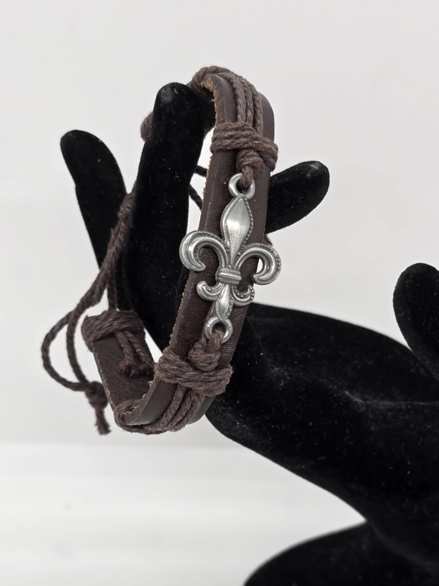 Leather Fleur-De-Lis Bracelet (Sku8942)