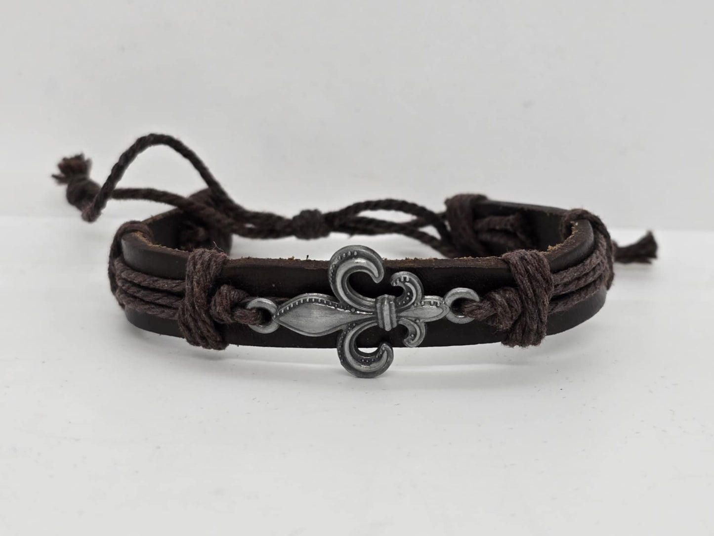 Leather Fleur-De-Lis Bracelet (Sku8942)