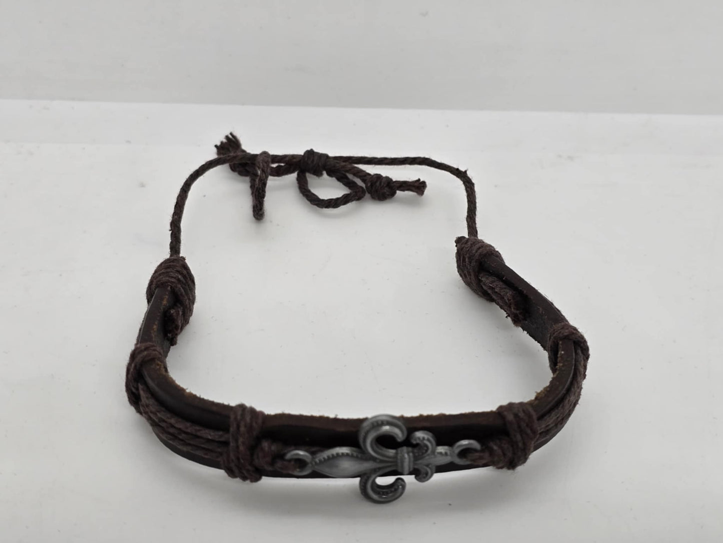 Leather Fleur-De-Lis Bracelet (Sku8942)