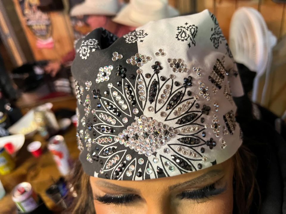 Super LeeAnnette Black and White Paisley with Black and Diamond Clear Austrian Crystals (Sku4328)