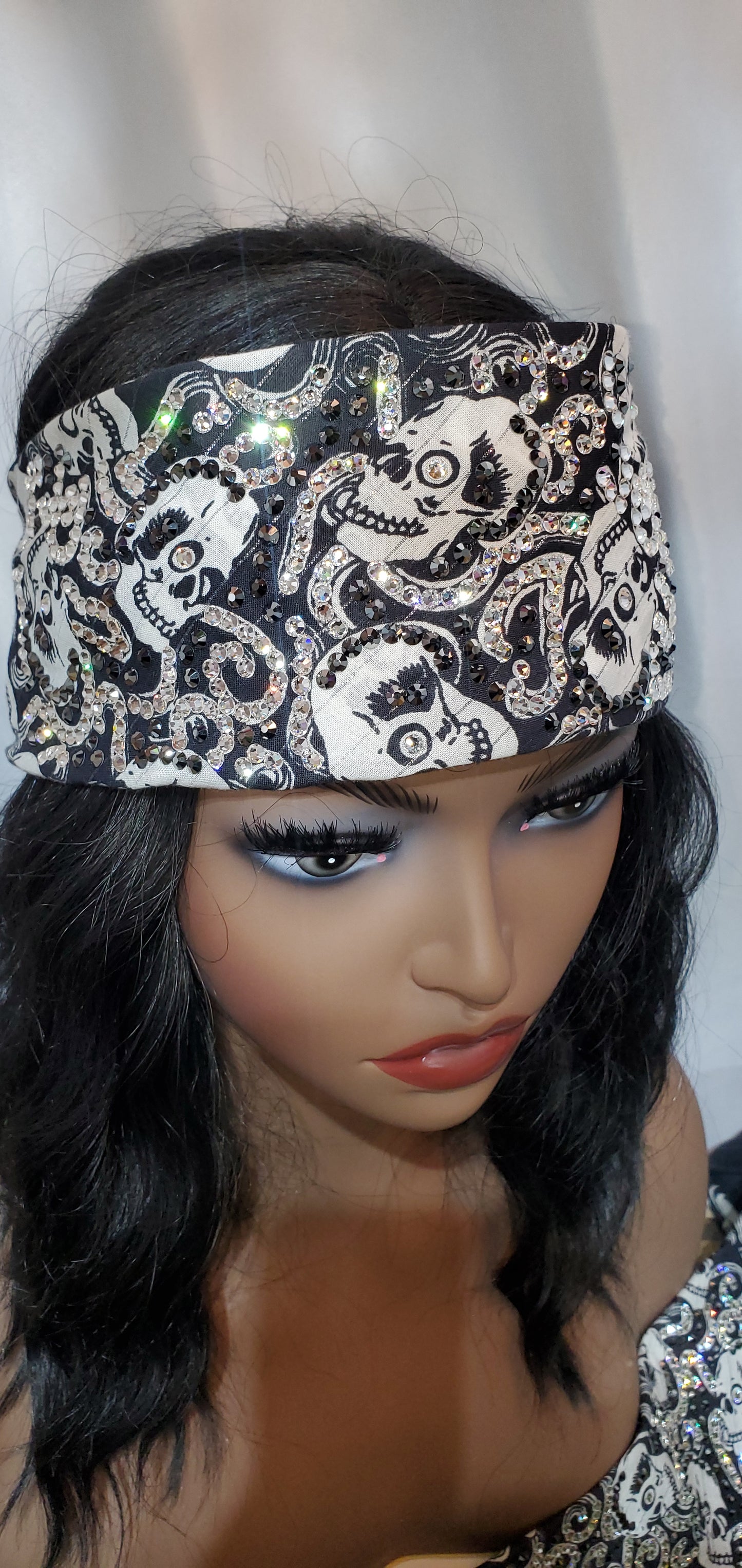 Super LeeAnnette Black and White Skulls with Diamond Clear & Hematite Crystals (4968)