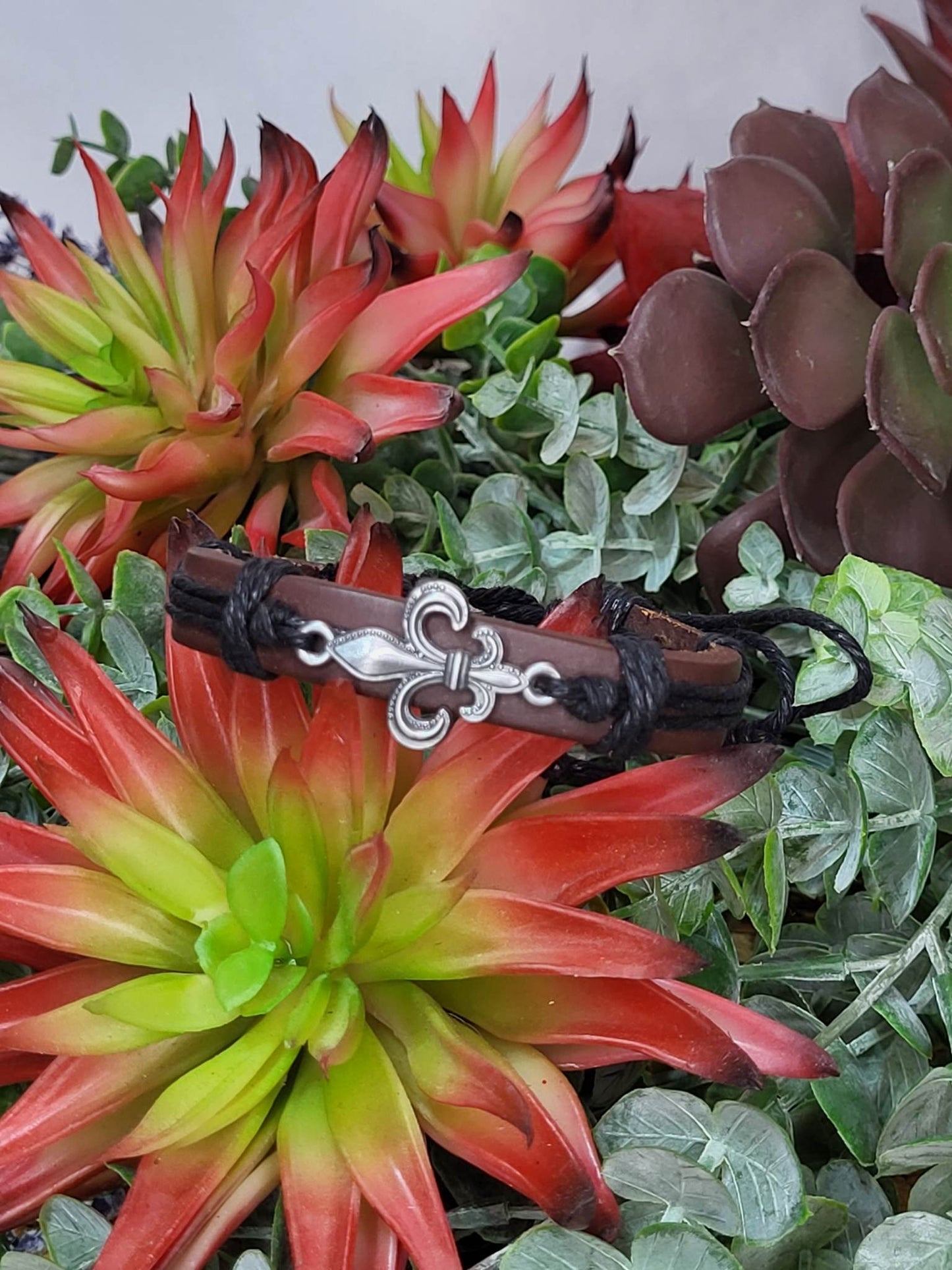 Leather Fleur-De-Lis Bracelet (Sku8942)