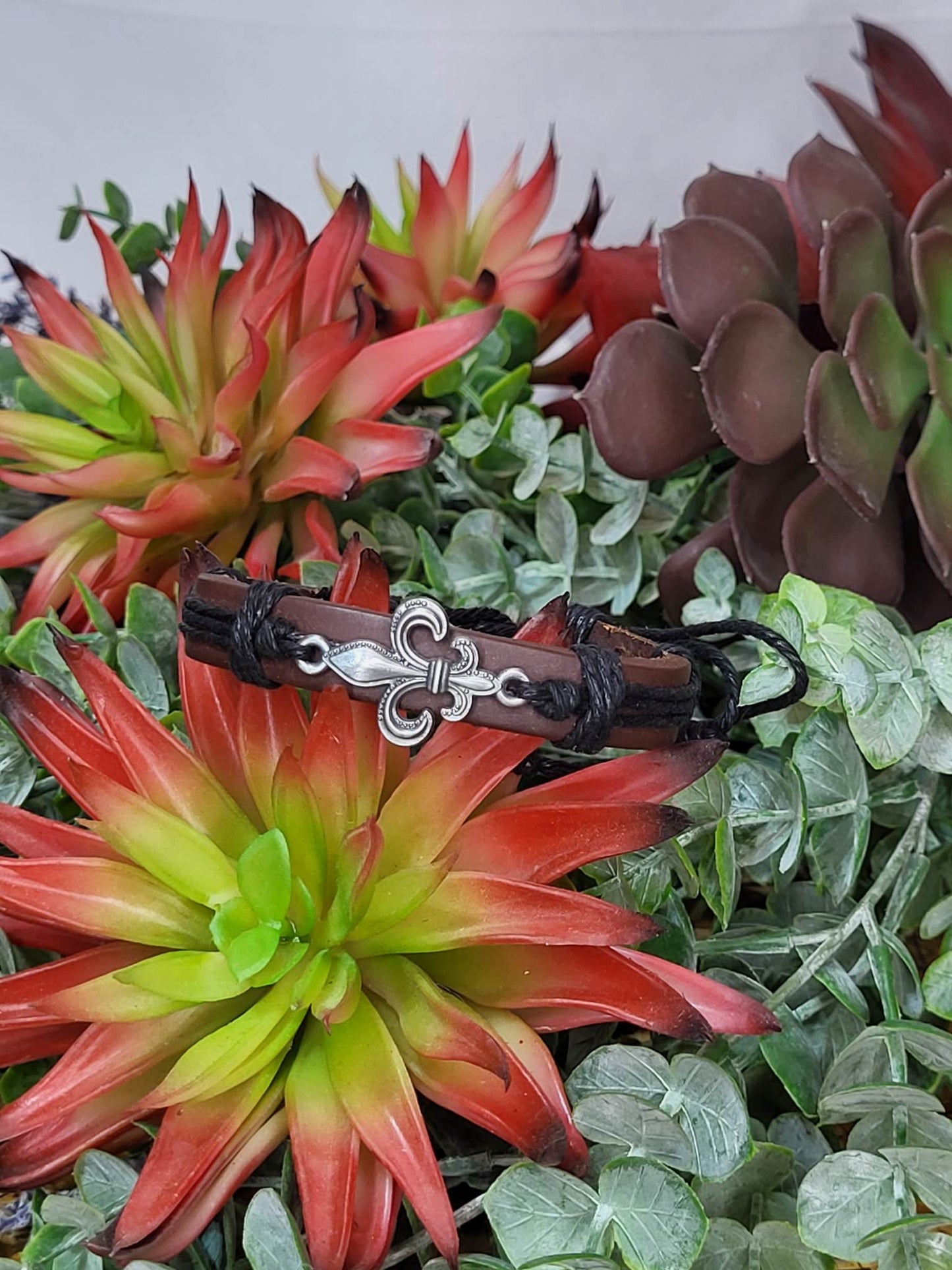 Leather Fleur-De-Lis Bracelet (Sku8942)