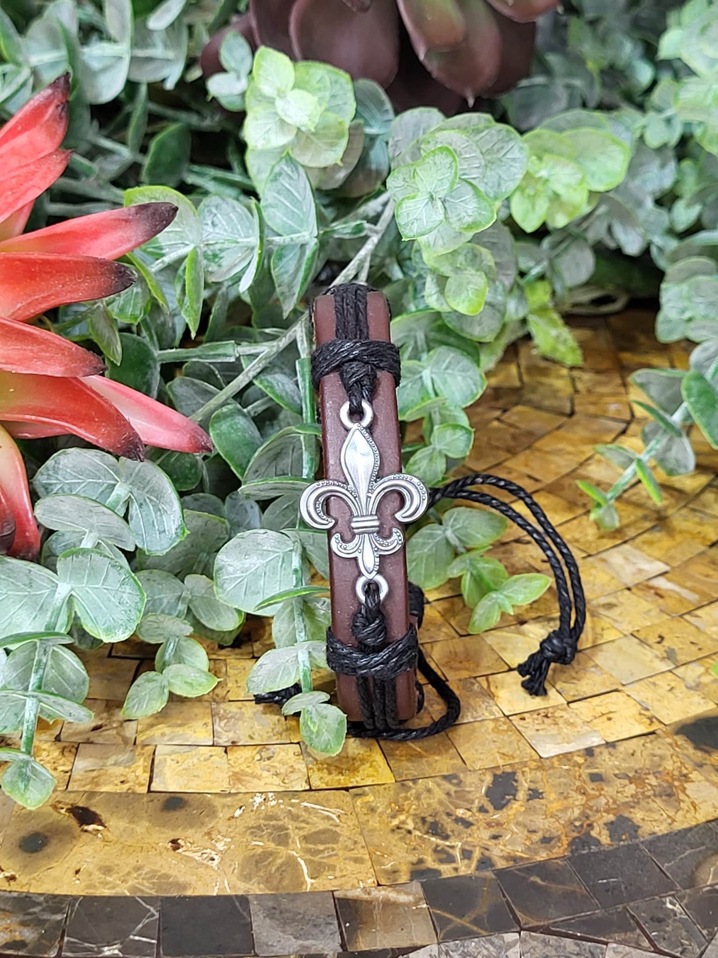 Leather Fleur-De-Lis Bracelet (Sku8942)