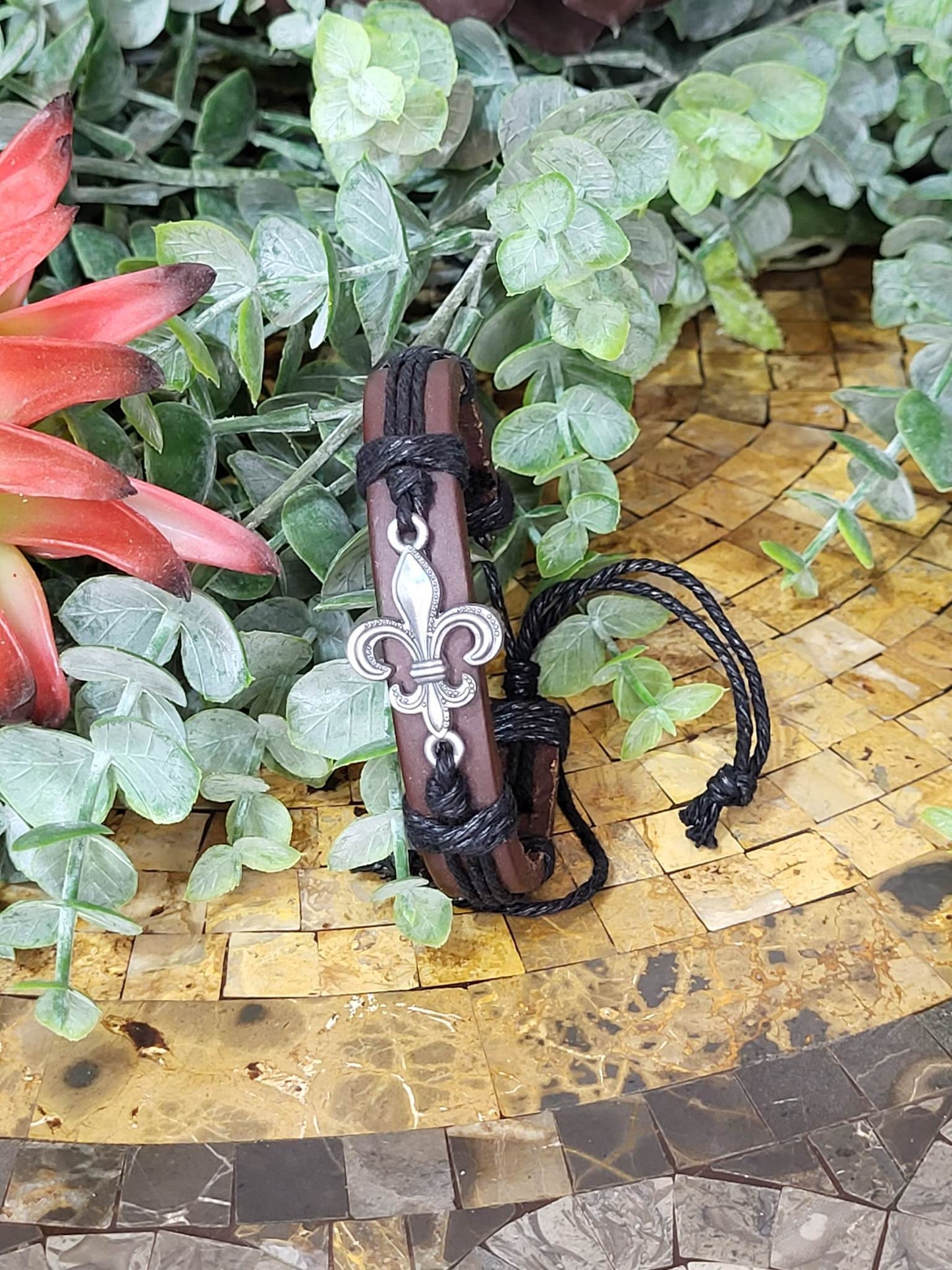 Leather Fleur-De-Lis Bracelet (Sku8942)