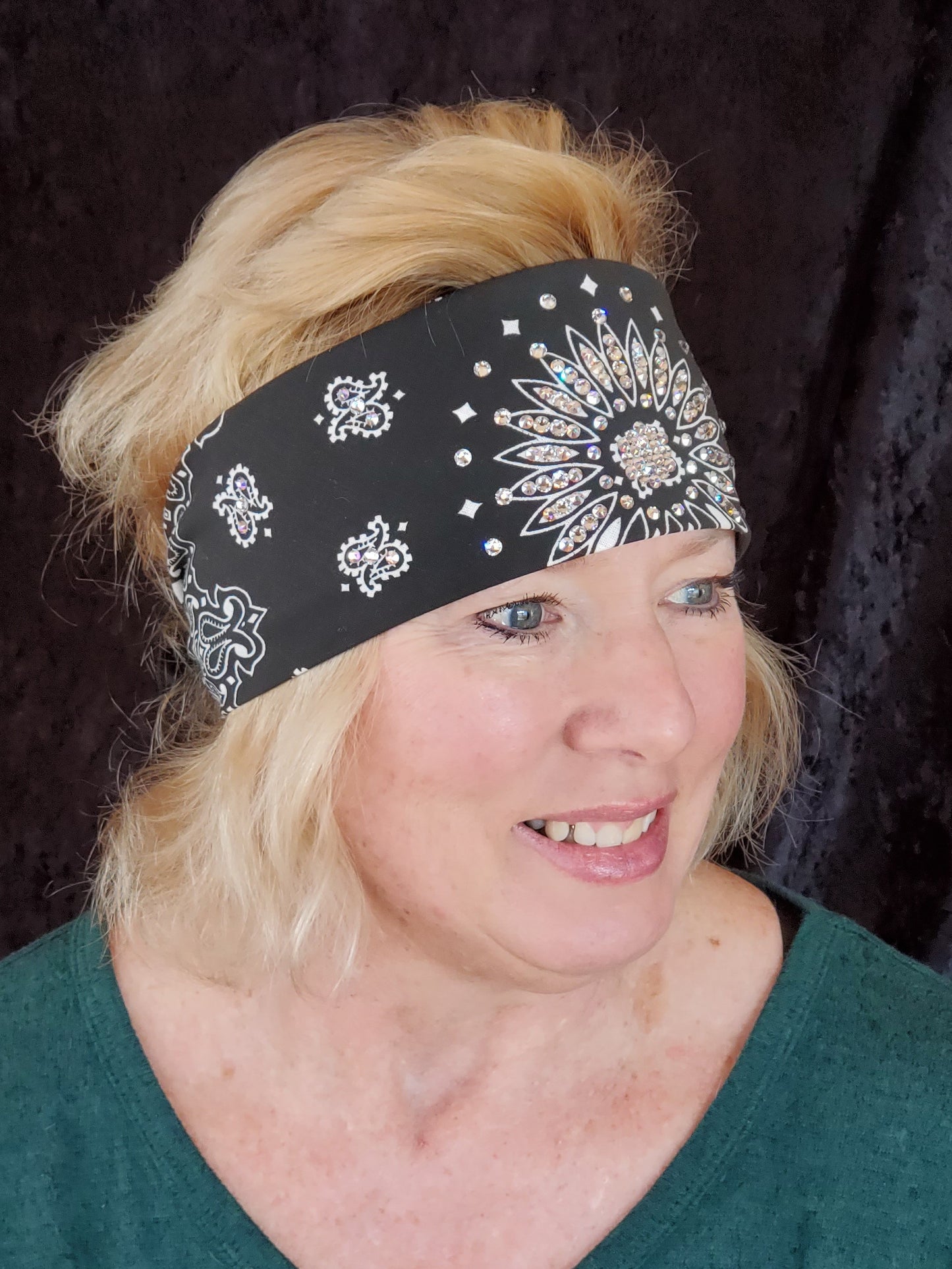 Black Paisley With Diamond Clear Austrian Crystals (Sku1920)