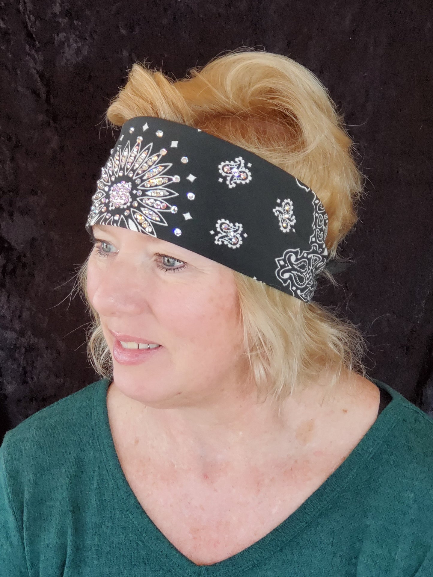 Black Paisley With Diamond Clear Austrian Crystals (Sku1920)