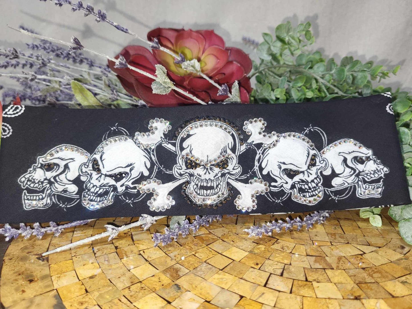 EXTRA BLING - Fanged Skulls with Black and Diamond Clear Austrian Crystals (Sku6134)