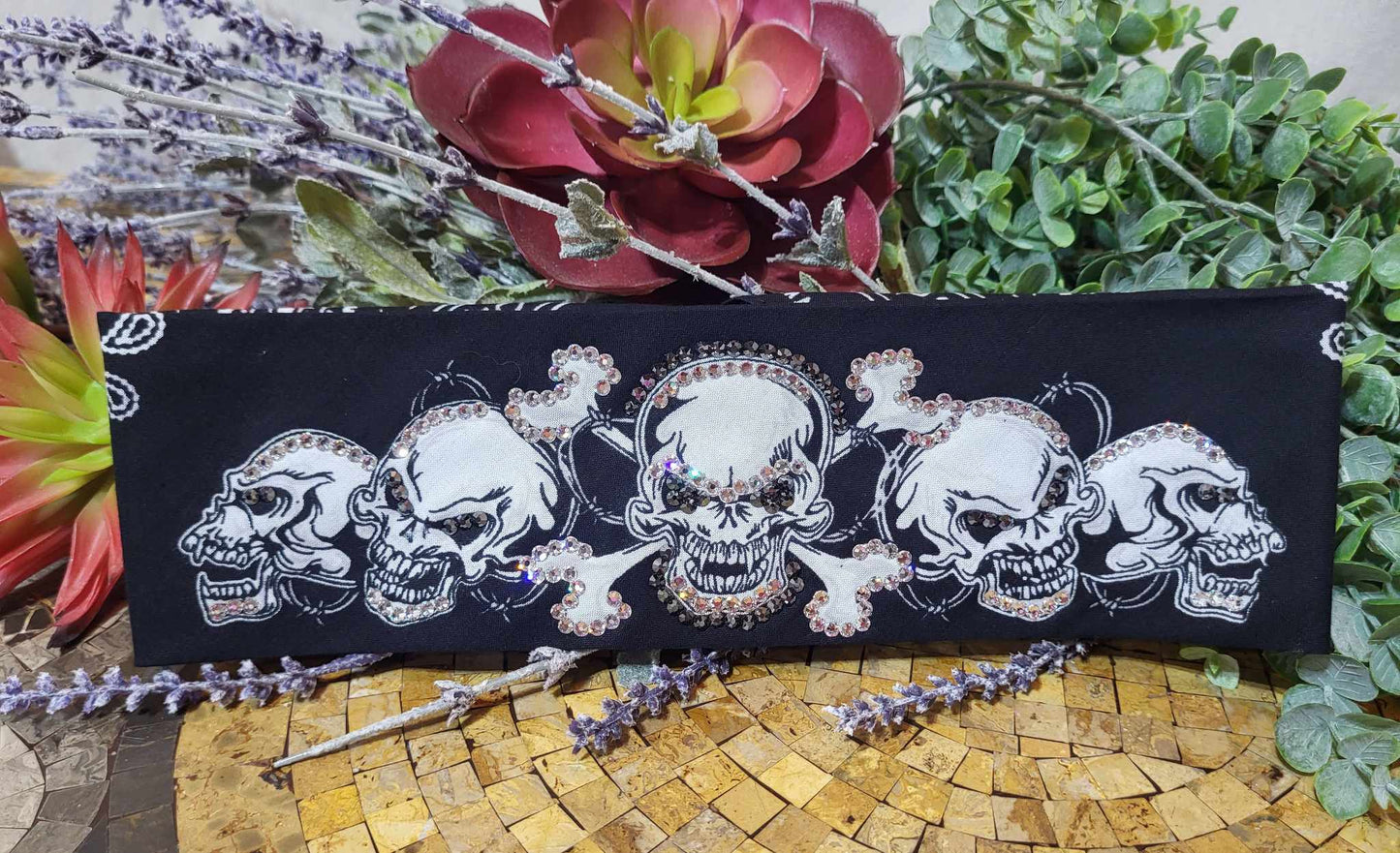 EXTRA BLING - Fanged Skulls with Black and Diamond Clear Austrian Crystals (Sku6134)