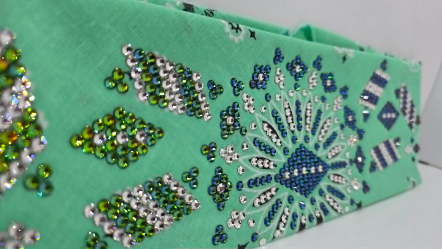 Super LeeAnnette Mint Green  Paisley Bandana with Vitrail ad Diamond Clear Austrian Crystals (S48155)