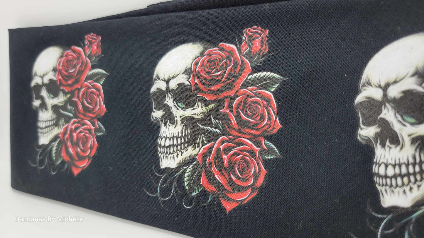 Plain Skulls and Roses on Black Bandana (Sku8537)