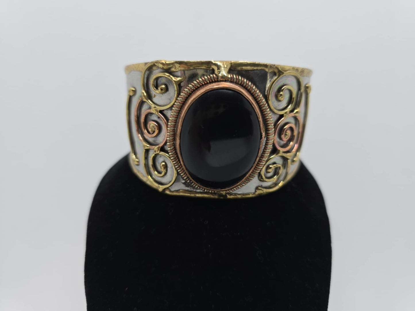 Black Stone Cuff Bracelet (sku8970f)