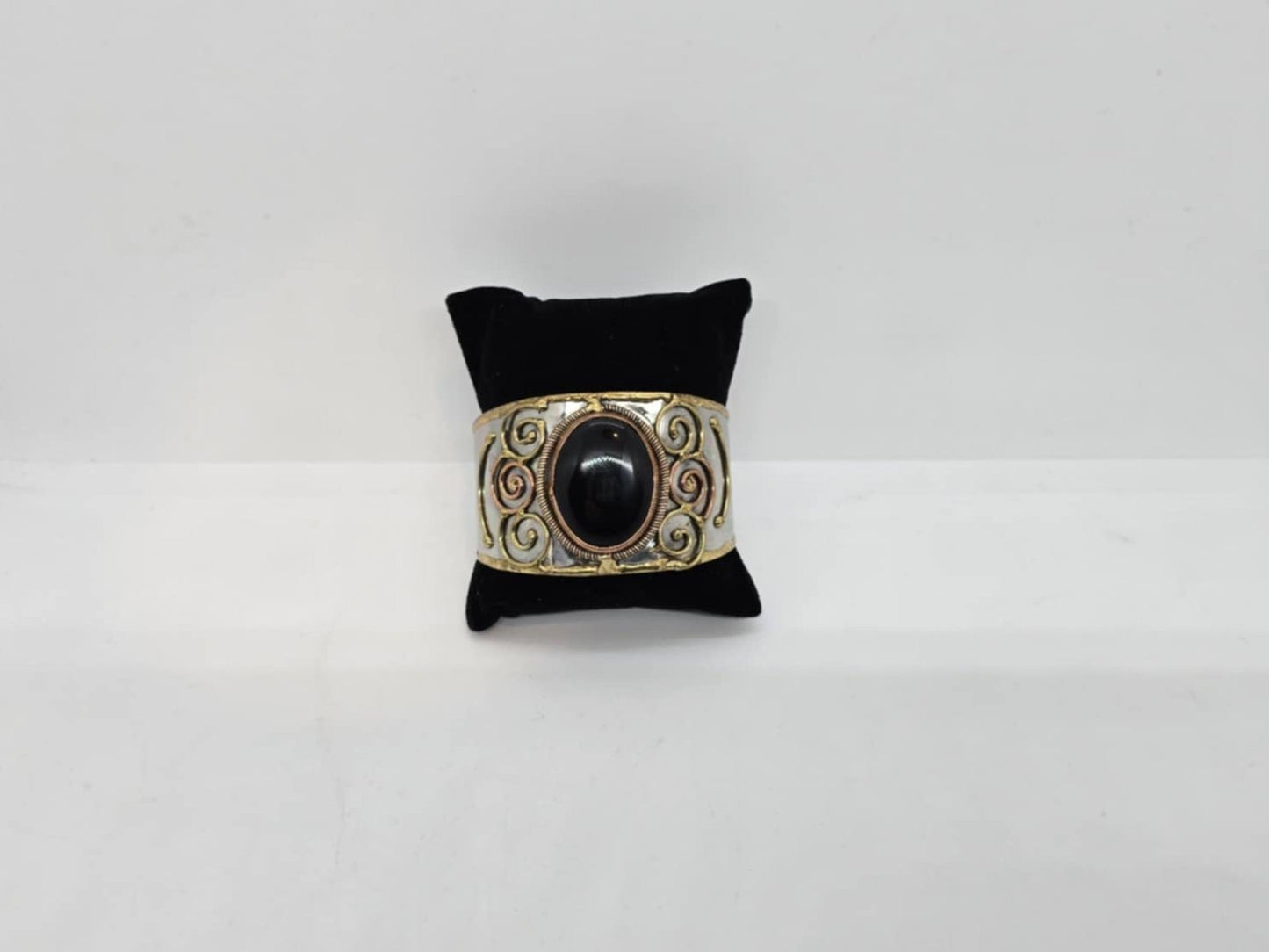 Black Stone Cuff Bracelet (sku8970f)