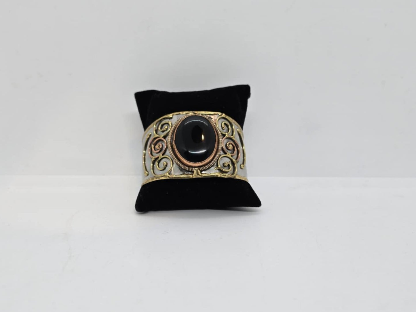 Black Stone Cuff Bracelet (sku8970f)