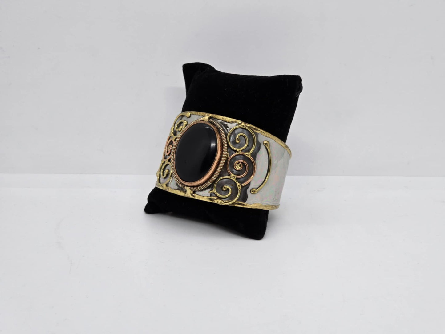 Black Stone Cuff Bracelet (sku8970f)