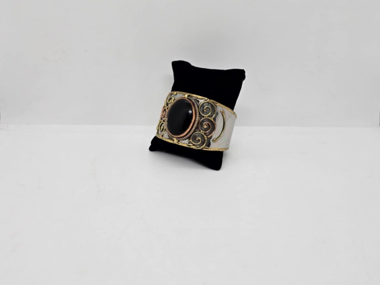 Black Stone Cuff Bracelet (sku8970f)