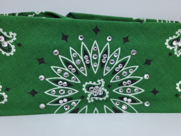 Bargain Kelly Green Paisley with Diamond Clear Crystals (Sku8077)