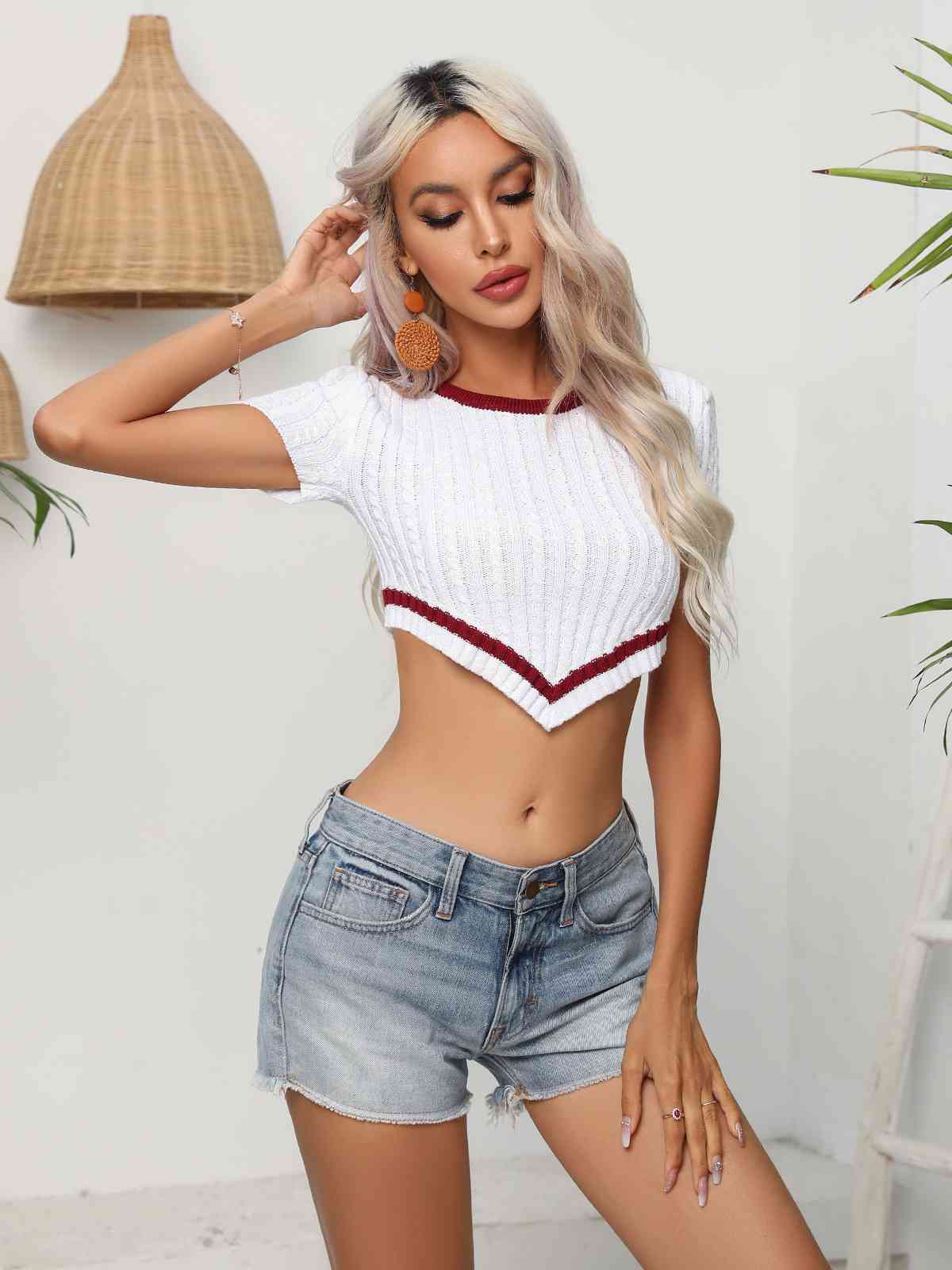 Contrast Round Neck Short Sleeve Cropped Knit Top
